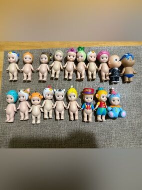 Sonny Angel Mini Doll Bundle with Colorful Hats - Pink, Blue, Green,